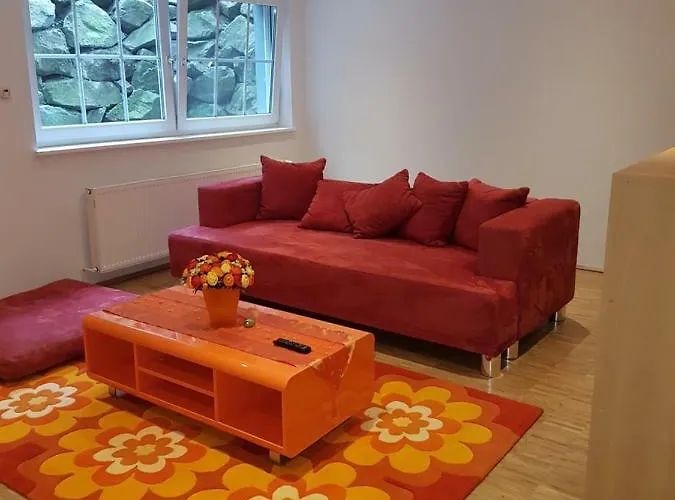 Wohnen Im Souterrain Einer Villa