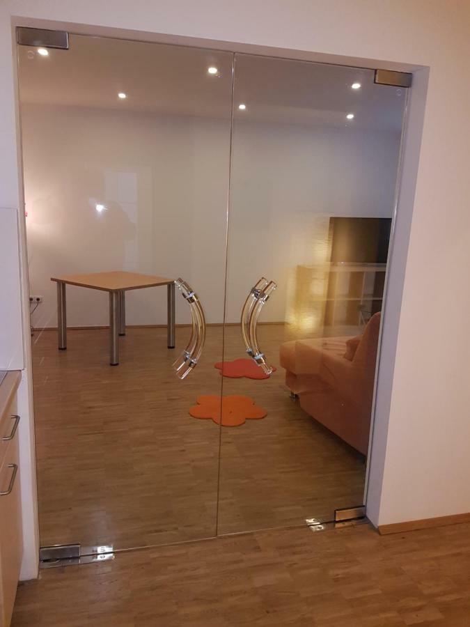 Wohnen Im Souterrain Einer Apartment