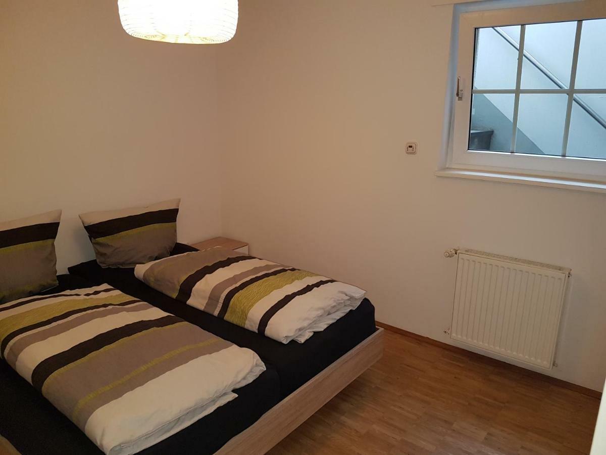 Wohnen Im Souterrain Einer Apartment