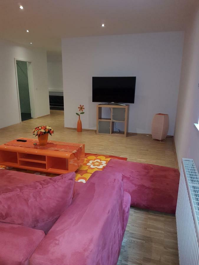 Apartment Wohnen Im Souterrain Einer *