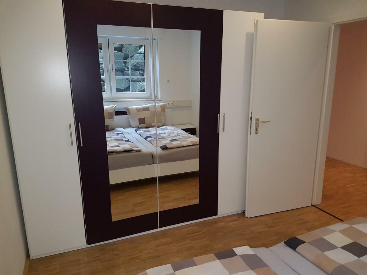 Wohnen Im Souterrain Einer Apartment